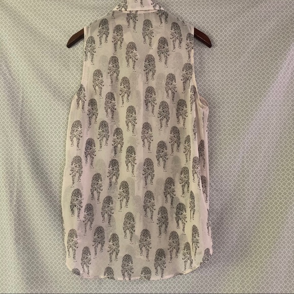 Sleeveless Button Up - Picture 2 of 4